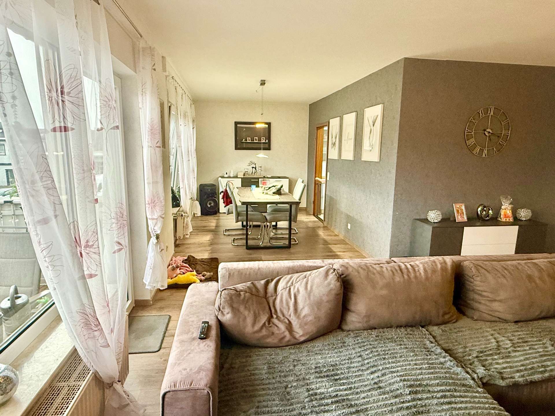 Helle Obergeschosswohnung mit Balkon und Stellplatz in guter Lage!